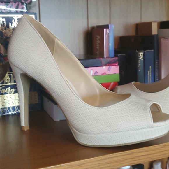 Heels - Picture 2 of 3